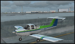 Piper Tomahawk PA-38 about to leave runway 28 of the Montréal Pierre-Elliott-Trudeau international airport (FSX)