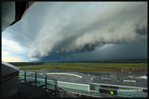 An arcus cloud ahead of a thunderstorm approaching the Quebec Jean-Lesage airport in 2012