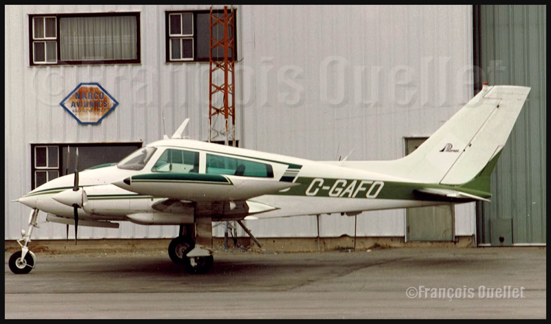 Cessna 310 C-GAFO stationné sur la rampe à Rouyn-Noranda durant les années '80