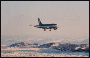 Aer Lingus Boeing B-737 en finale pour Iqaluit (1989)