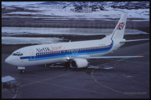 Un Boeing B-737 d'Air UK G-UKLB arrive à Iqaluit (vers 1989)