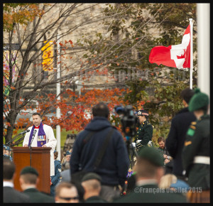 L'aumônier militaire au Monument commémoratif de guerre du Canada à Ottawa, le 22 Octobre 2015