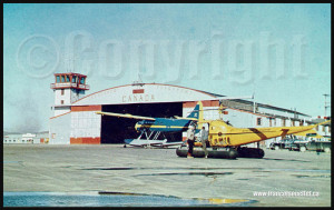 Carte postale d'aviation avec Department of Transport Canada à Frobisher Bay, NWT