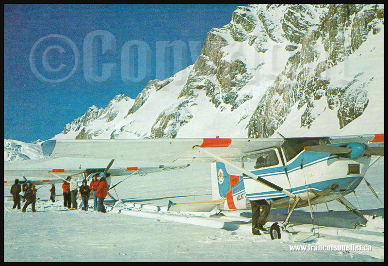 Les avions sur skis de Mount Cook et leurs passagers.