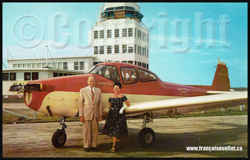 Harry Steele, sa femme et leur Ryan Navion Deluxe sur carte postale aviation