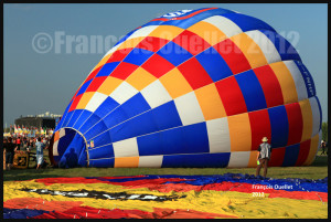 The hot air balloon C-FNHP is being inflated at the St-Jean-sur-Richelieu festival in 2012