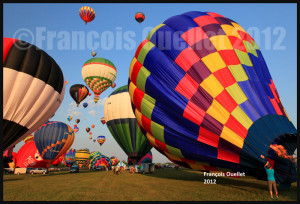 Un premier groupe de montgolfières sont autorisées à décoller au festival de St-Jean-sur-Richelieu en 2012