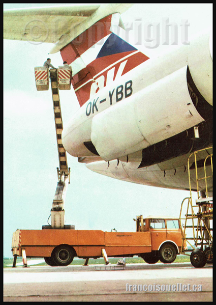 CSA Czechoslovak Airlines et travailleurs sur carte postale aviation