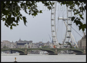 Photos de l'Angleterre: vue du London Eye à partir du bord de la Tamise, lors d'une journée pluvieuse de 2015