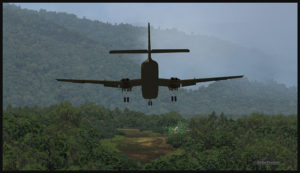 Un DHC-4 Caribou virtuel en approche pour la piste en pente d'Asimba (ASB) en Papouasie Nouvelle-Guinée PNG (FSX)