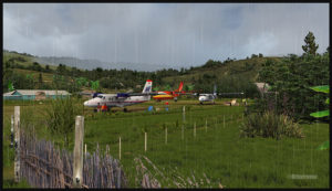 Un De Havilland DHC-7 virtuel ainsi que deux DHC-6 au sol à l'aéroport virtuel de Woitape airport (WTP) en Papouasie Nouvelle-Guinée (FSX)