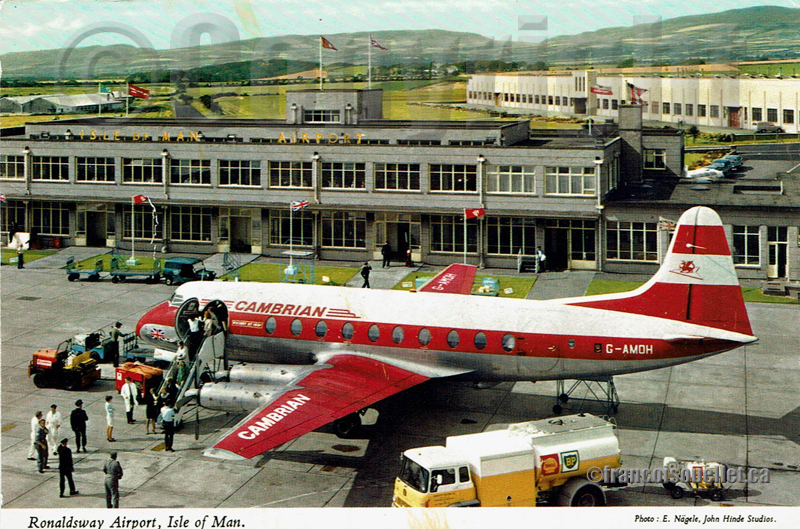 Vickers Viscount G-AMOH sur l'aéroport de Ronaldsway, Isle of Man avec personnel au sol sur carte postale aviation