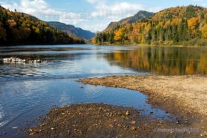 Couleurs d'automne dans le parc national de la Jacques-Cartier au Québec