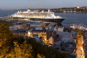 Le navire Queen Mary 2 dans le Port de Québec à l'automne 2016