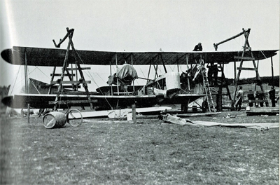 Le Vickers-Vimy est réassemblé à Quidi Vidi, à Terre-Neuve.