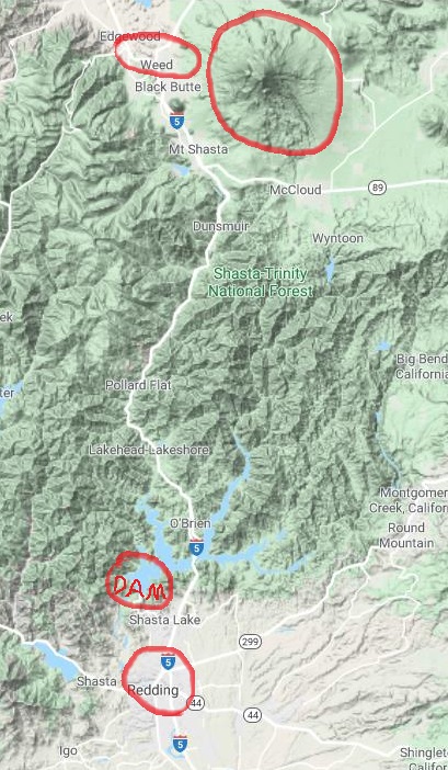 Relief de Weed vers Mount Shasta vers le barrage de Shasta direct vers Redding.