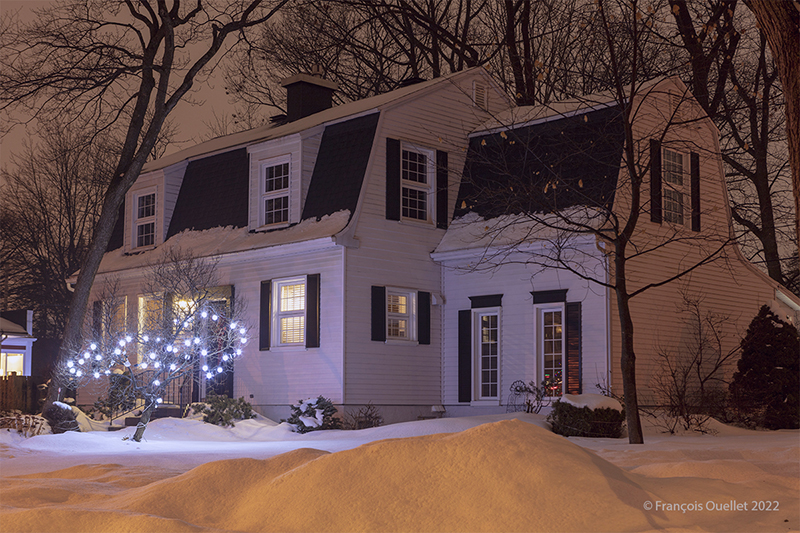 Maison traditionnelle de Sillery et décorations de Noël en 2022.