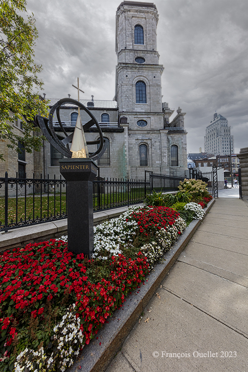 La Basilique-cathédrale Notre-Dame de Québec et l'édifice Price du Vieux-Québec