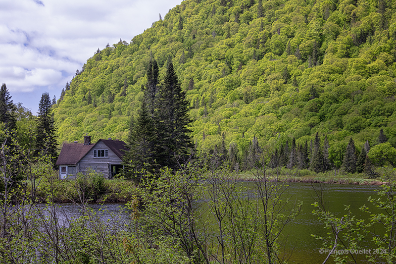 Historic lodge in Spring in the Jacques-Cartier national park in Québec.