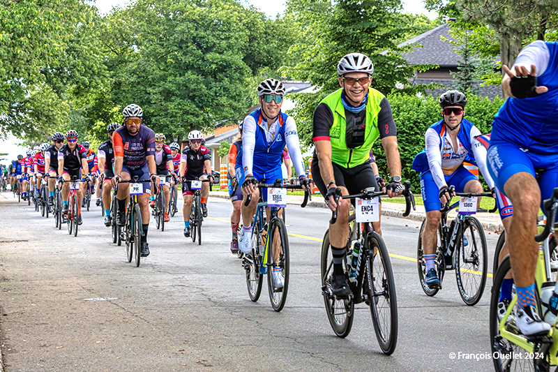 The Grand défi Pierre Lavoie 2024 cyclists in the Sillery sector in Quebec City.