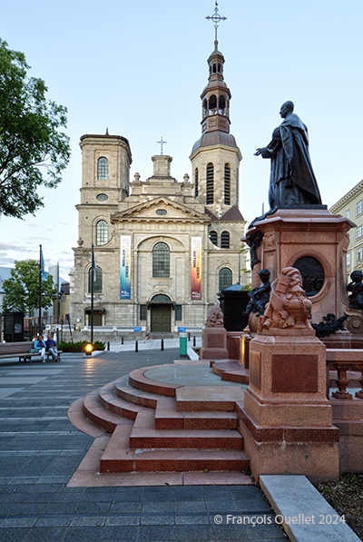 Basilique-cathédrale Notre-Dame-de-Québec dans le Vieux-Québec.