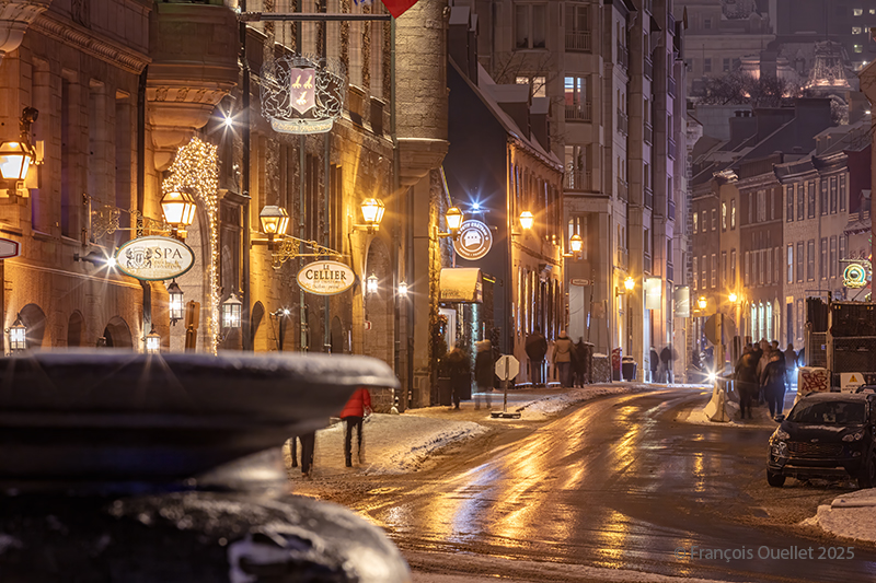 Beautiful Old Quebec night reflections on Saint-Louis Street. Photo by François Ouellet, 2025.