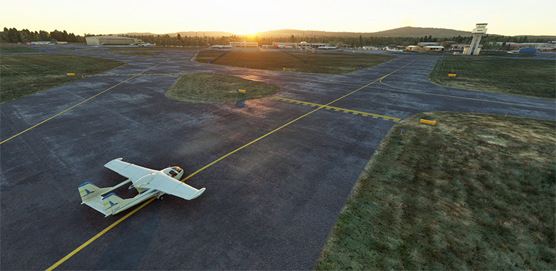 Le Nardi FN-333 Riviera vient d'atterrir à l'aéroport de l'Île de Man (EGNS) en soirée.