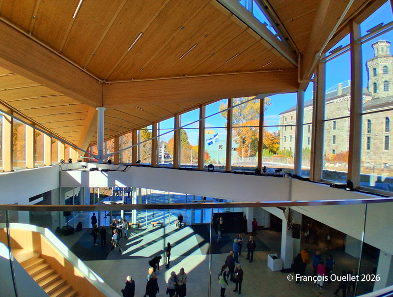 Intérieur de l'Espace Riopelle - Pavillon Michael Audain lors de la première journée d'ouverture au public.