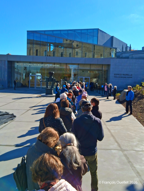 La foule lors de l'ouverture au public de l'Espace Riopelle - Pavillon Michael Audain à Québec en 2026.