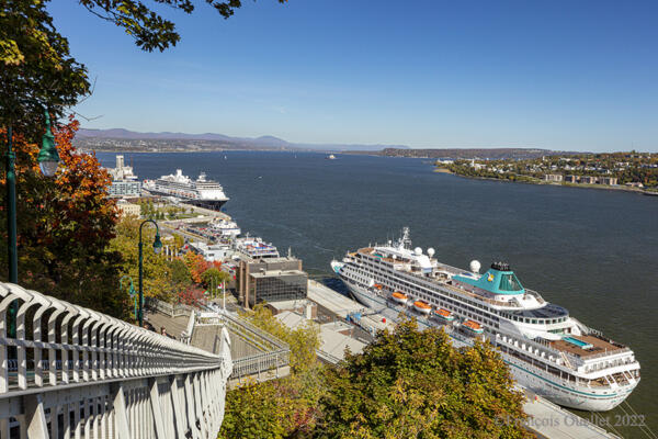 Bateaux de croisière à Québec à l'automne 2022.