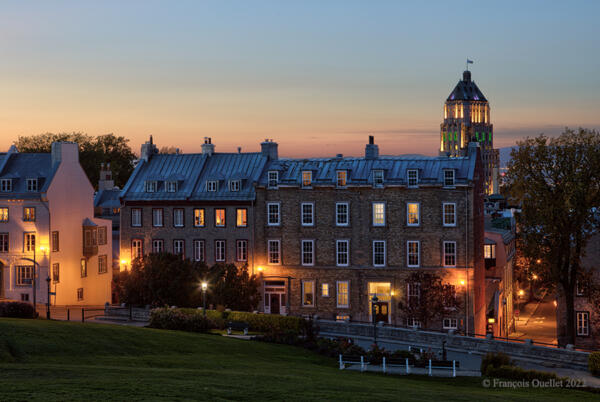 Price building and houses in Old Quebec 2022