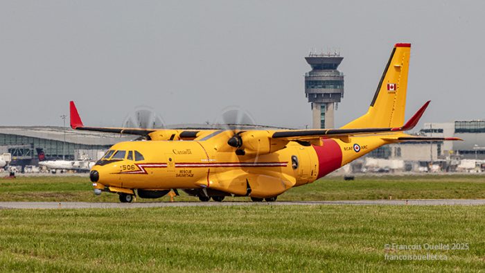 Première visite de l'avion de recherche et sauvetage canadien Kingfisher à l'aéroport international Jean-Lesage de Québec