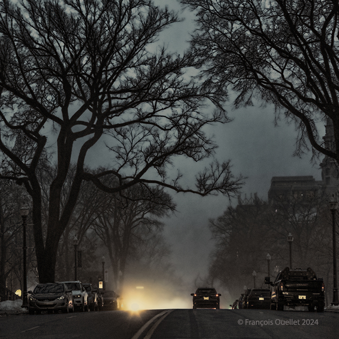 La Grande-Allée à Québec juste avant la nuit.