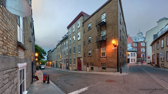 Le Vieux-Québec en soirée au printemps 2026