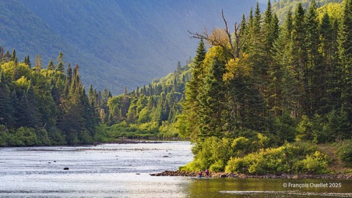 Le soleil se couche lentement sur le parc national Jacques-Cartier