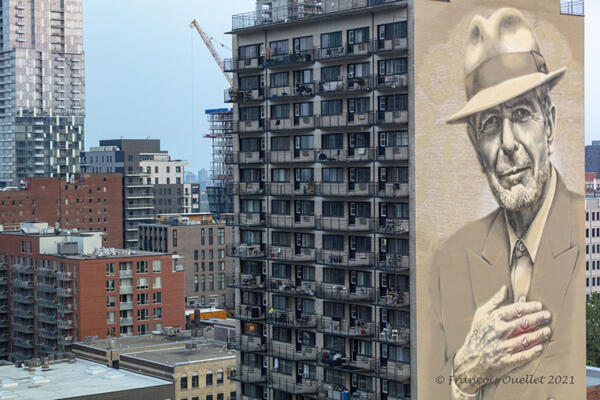 Leonard Cohen sur un bâtiment de Montréal.