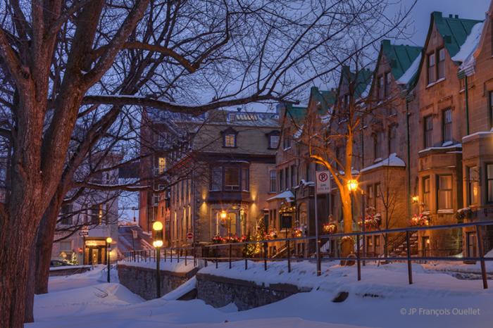 Photo des maisons du Vieux-Québec en hiver près du Parc des Gouverneurs.