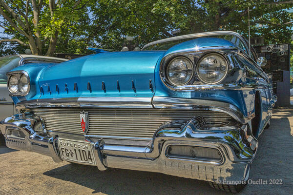 Exposition de voitures anciennes à Québec. Oldsmobile 98 1958.