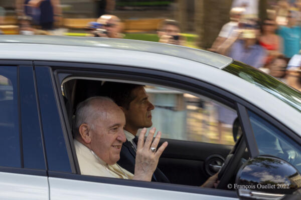 Le Pape François arrive dans le Vieux-Québec lors de son voyage au Canada en 2022.