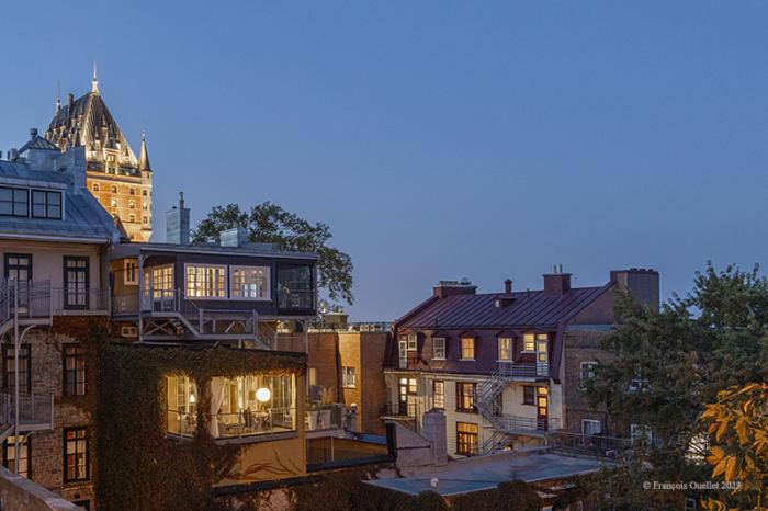 A relax evening for local citizens living near the Château Frontenac.