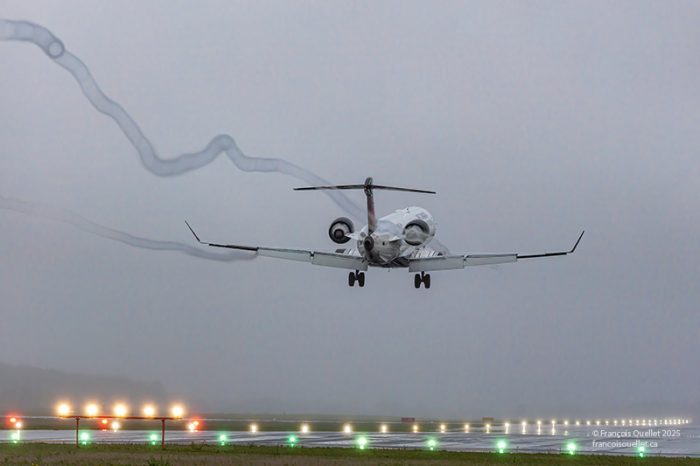 Vortex derrière un jet CRJ9 d'Air Canada à l'aéroport international Jean-Lesage de Québec (CYQB)