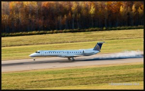 2012-United-Express-landing-at-Québec-Jean-Lesage-web                            