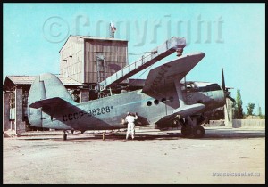 Aeroflot-Soviet-Airlines-Antonov-AN-2-and-people-on-aviation-postcard-web (1) 