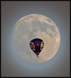 CHOI-Radio-hot-air-balloon-and-the-moon (1)            