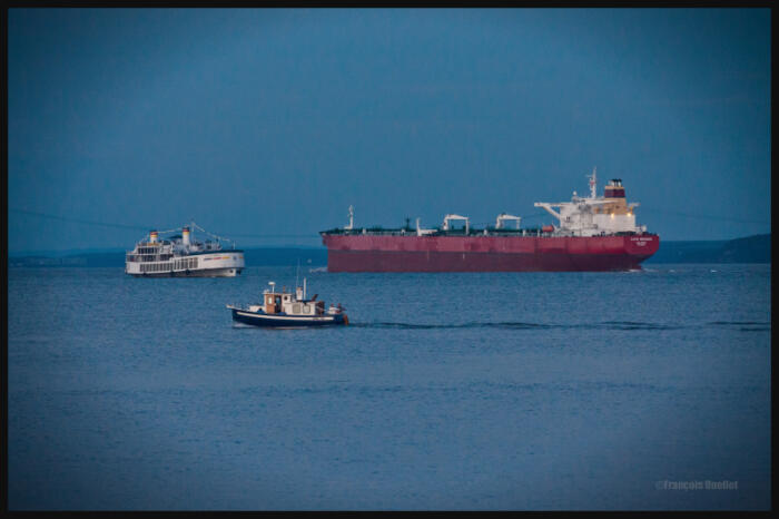 IMG_6545-Trois-bateaux-devant-Québec-watermark-e1409594313436             