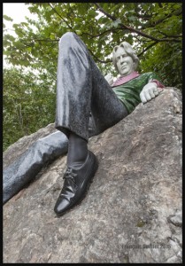 IMG_7081-Oscar-Wilde-sculpture-in-Dublin-2015-web (1)  