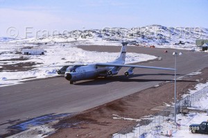 Lockheed-C-141-Starlifter-Iqaluit-1989-web 