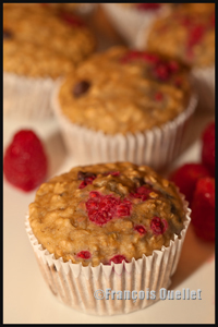 Muffin-raspberries-and-bananas-web (1)