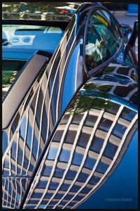 Reflections-of-buildings-and-sky-on-a-Black-Lamborghini-web                    