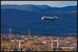 United-Express-final-runway-24-at-Québec-airport-web (1)     